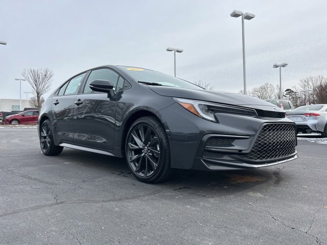 Used 2025 Toyota Corolla SE image 3