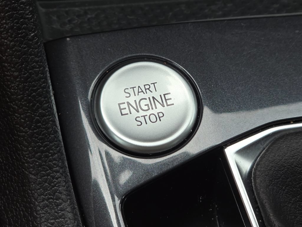Used 2024 Volkswagen Tiguan SEL R-Line AWD/4WD image 10