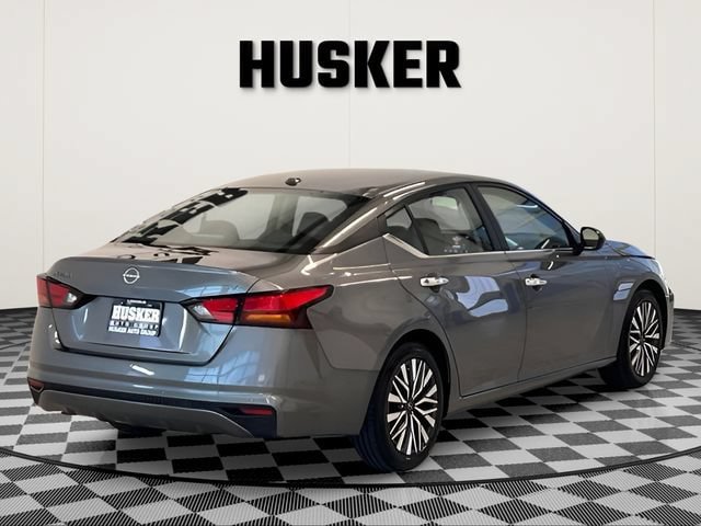 Used 2024 Nissan Altima 2.5 SV FWD image 5
