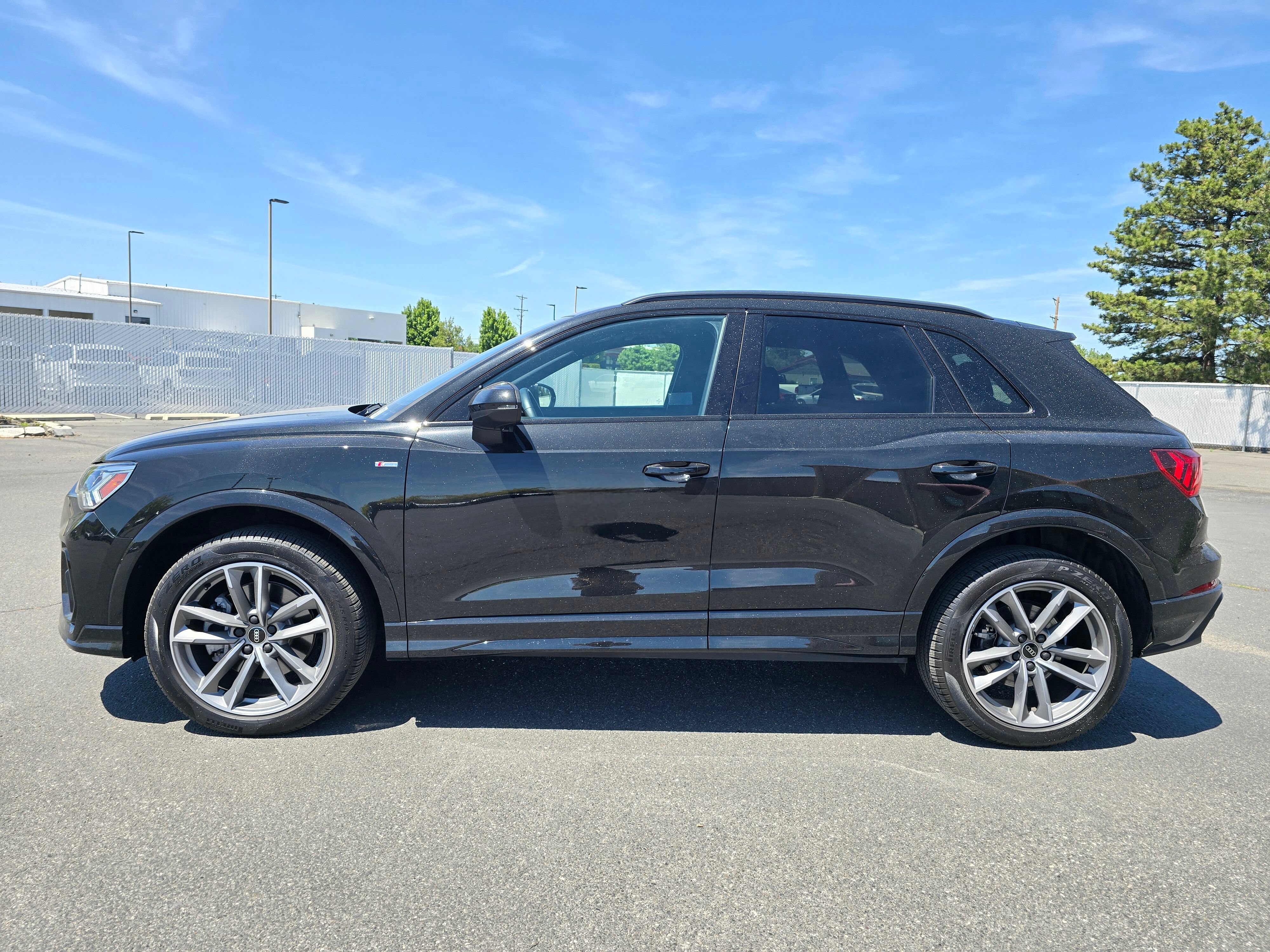 Certified 2025 Audi Q3 2.0T Premium w/ Convenience Package AWD/4WD image 32