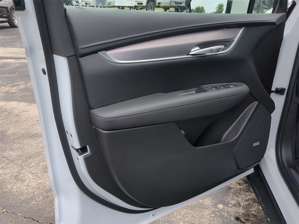 New 2025 Cadillac XT5 Luxury image 21