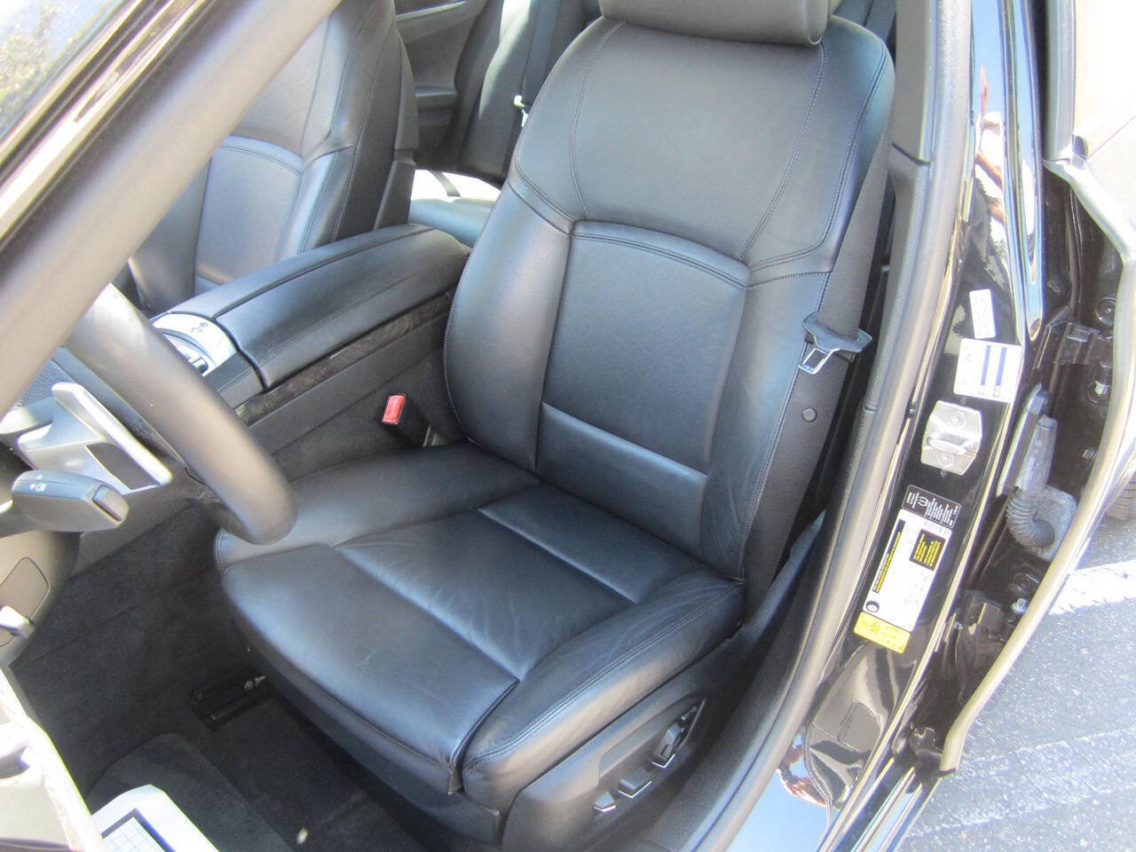 Used 2013 BMW 750i RWD image 26