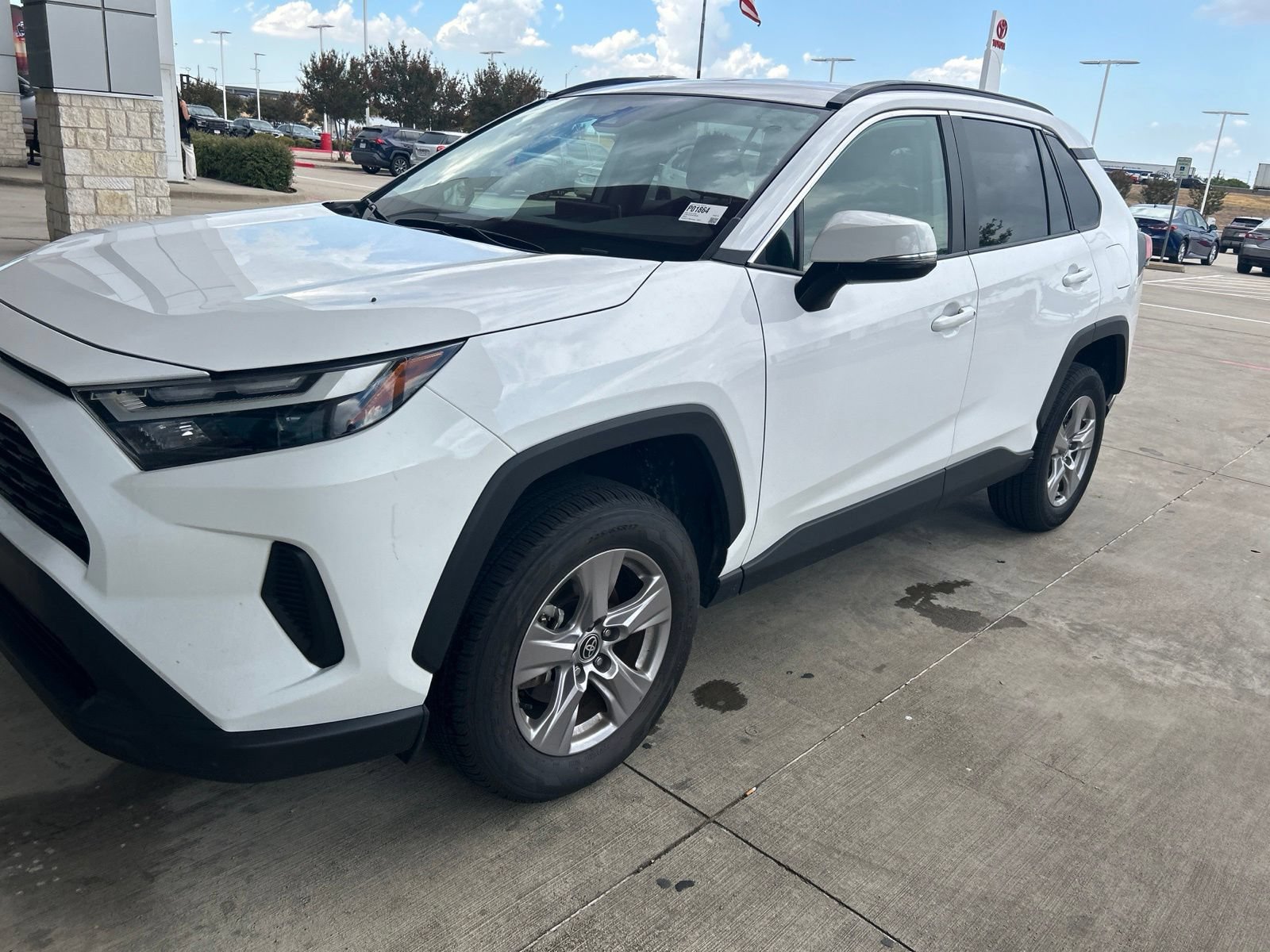 Used 2025 Toyota RAV4 XLE FWD image 25