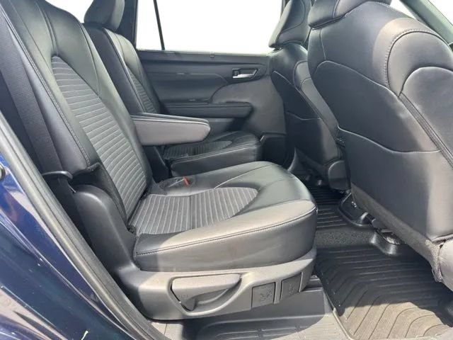 Used 2024 Toyota Highlander XSE AWD/4WD image 17