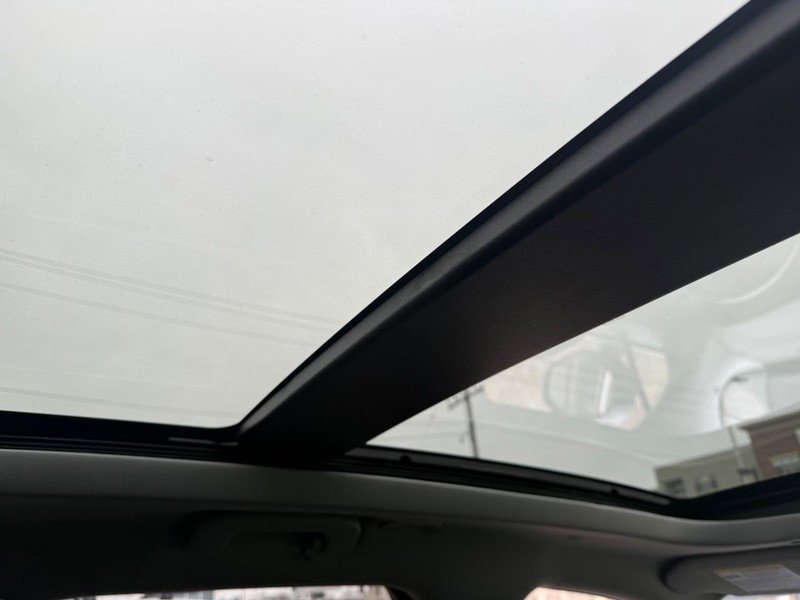 Used 2022 Lincoln Corsair AWD w/ Premium Package image 9