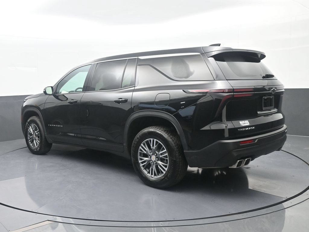 Used 2024 Chevrolet Traverse LS FWD image 4