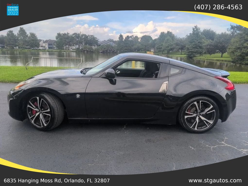 Used 2018 Nissan 370Z Coupe RWD image 2