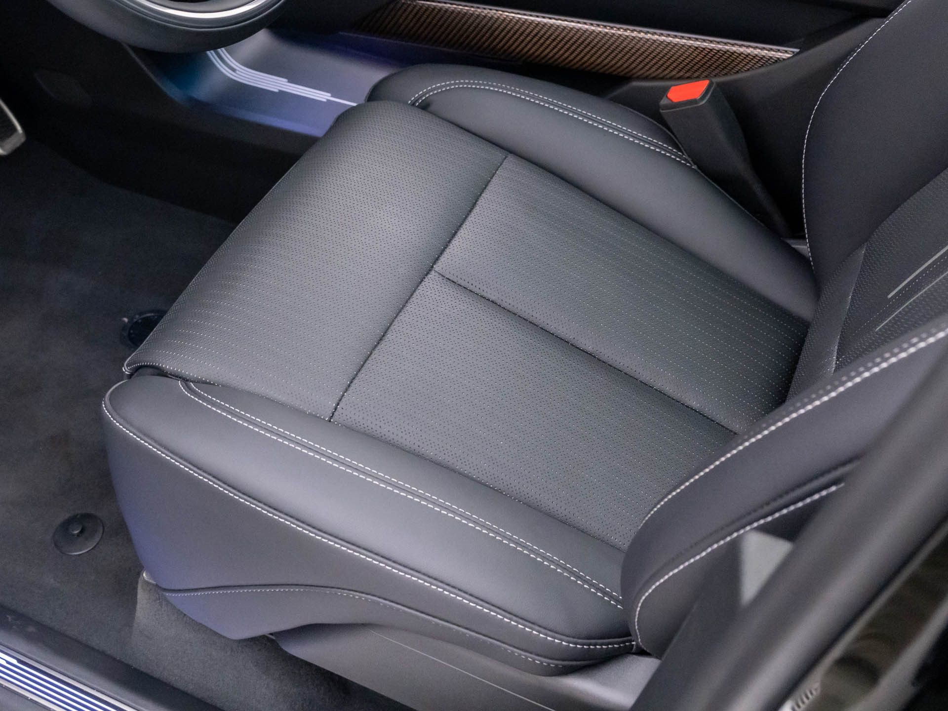 New 2026 Cadillac Vistiq Luxury w/ LPO, Floor Liner Package AWD/4WD image 18