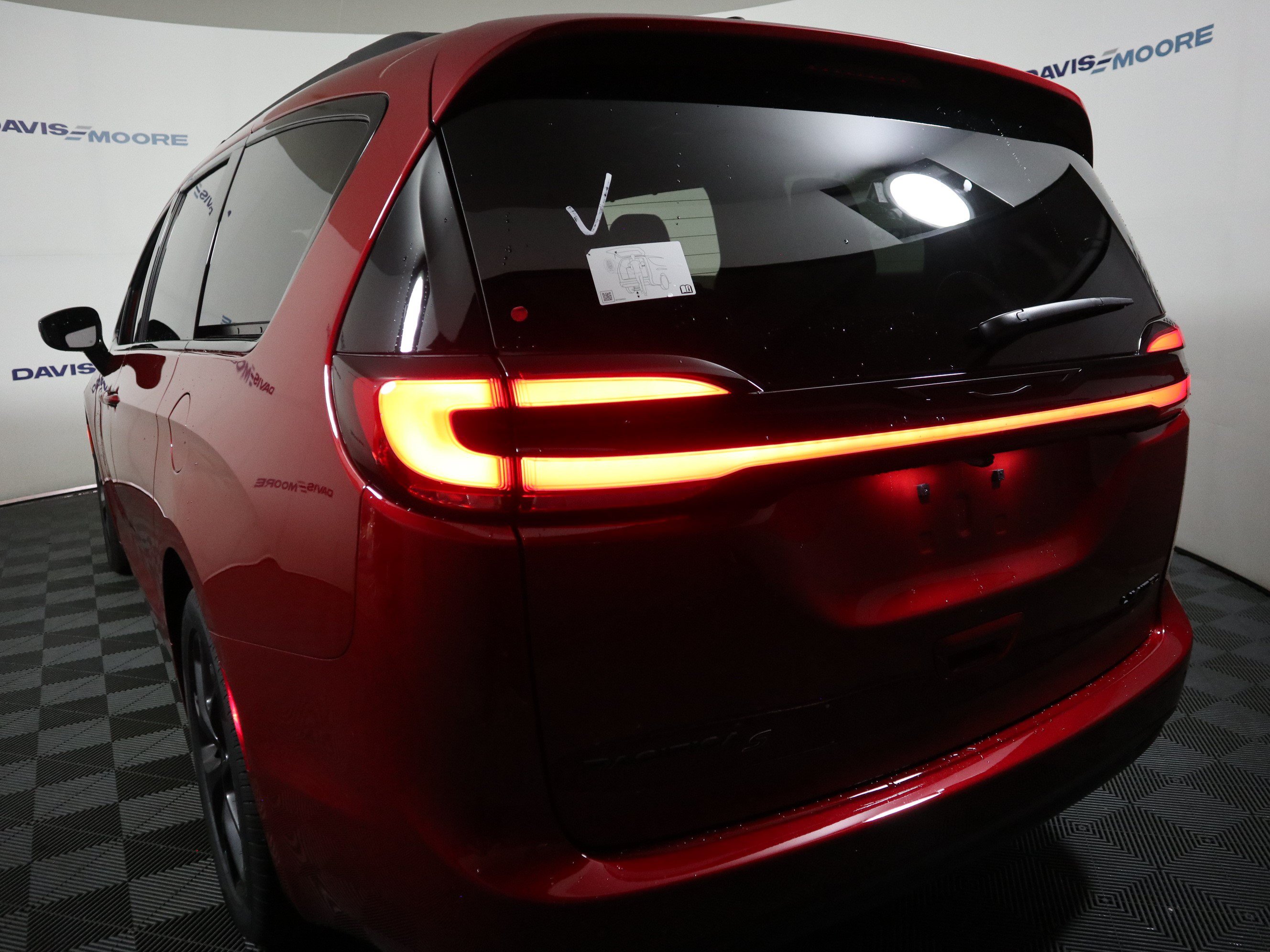 New 2027 Chrysler Pacifica Limited FWD image 9