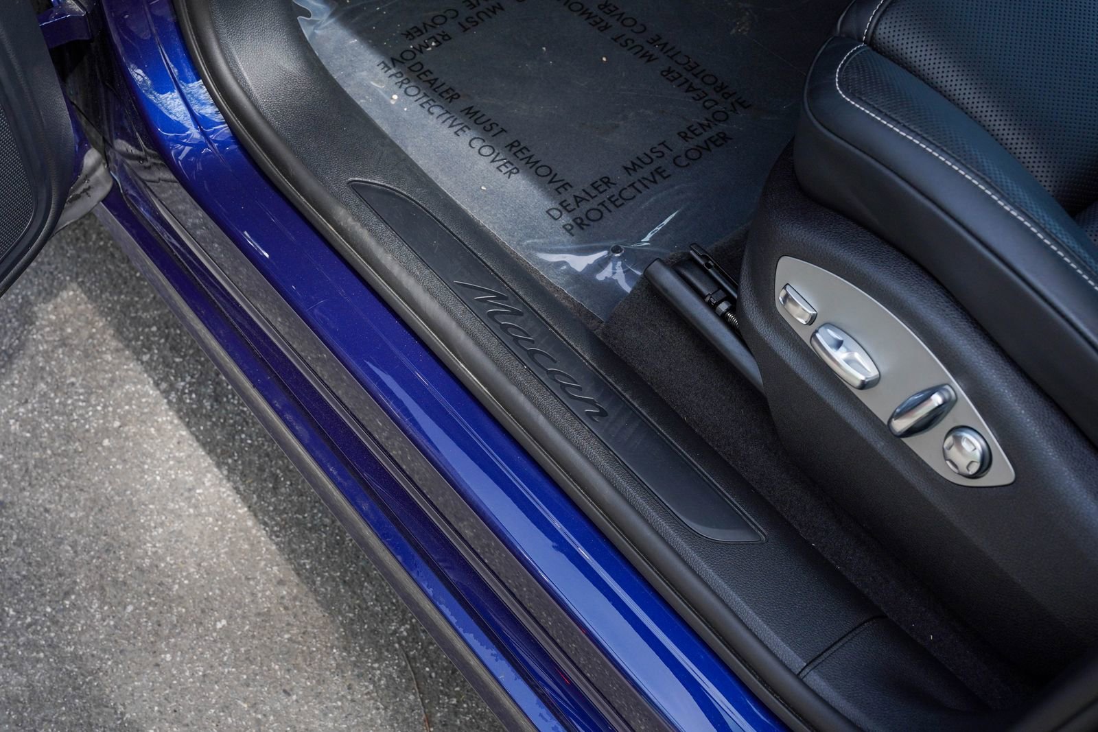 Certified 2025 Porsche Macan image 23