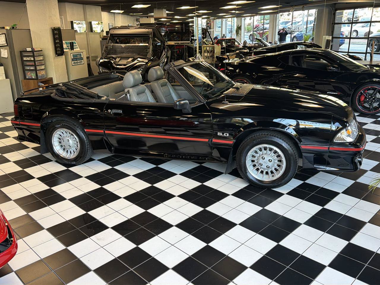 Used 1988 Ford Mustang GT RWD image 3