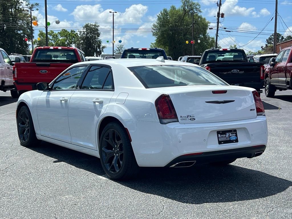 Used 2023 Chrysler 300 Touring w/ Safetytec Plus Group image 3