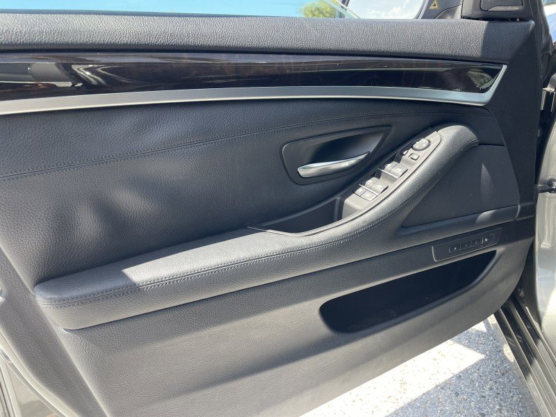 Used 2014 BMW 550i Sedan w/ Executive Package RWD image 21