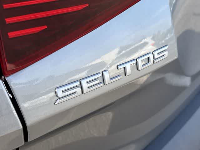 Used 2023 Kia Seltos S w/ Navigation Package FWD image 12