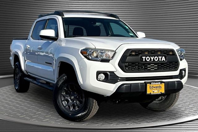 Used 2018 Toyota Tacoma SR5 AWD/4WD image 3