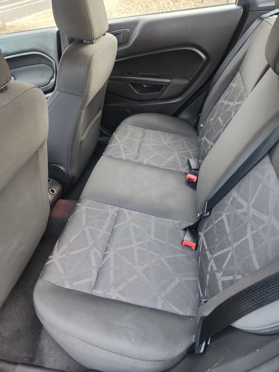 Used 2013 Ford Fiesta SE image 5