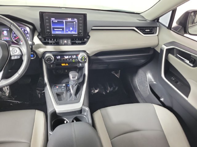 Used 2021 Toyota RAV4 XLE Premium FWD image 17