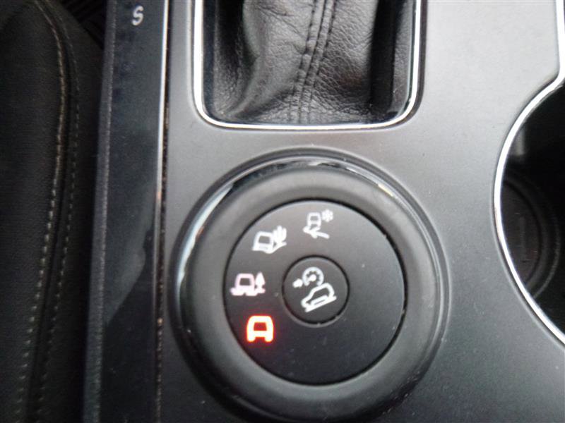 Used 2018 Ford Explorer XLT image 17