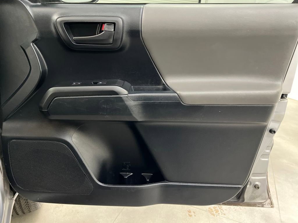 Used 2016 Toyota Tacoma SR image 19