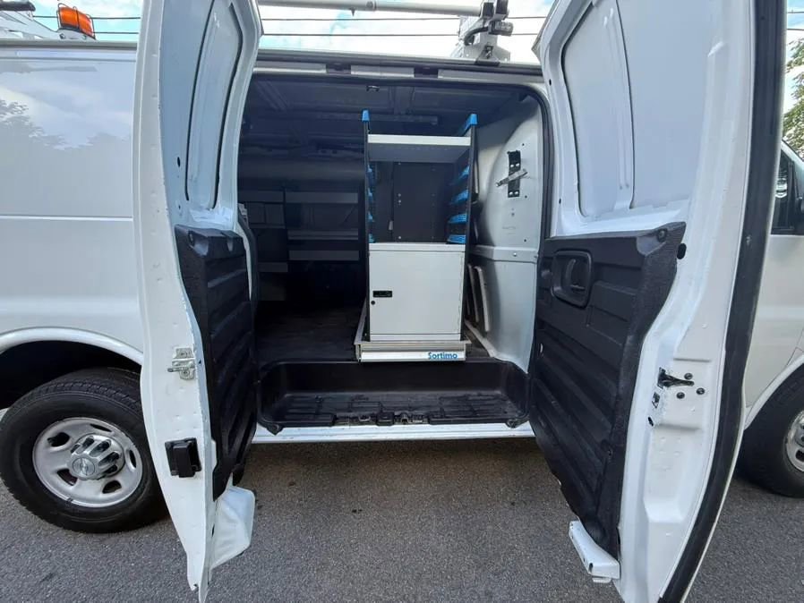 Used 2015 Chevrolet Express 2500 image 16