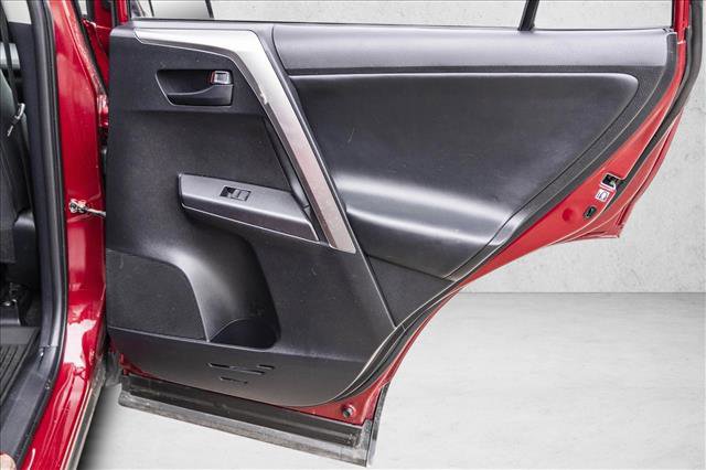 Used 2018 Toyota RAV4 LE image 26