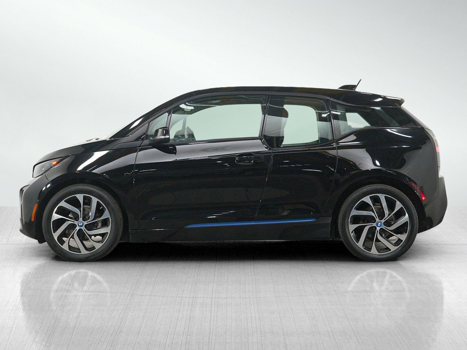 Used 2016 BMW i3 w/ Range Extender RWD image 2