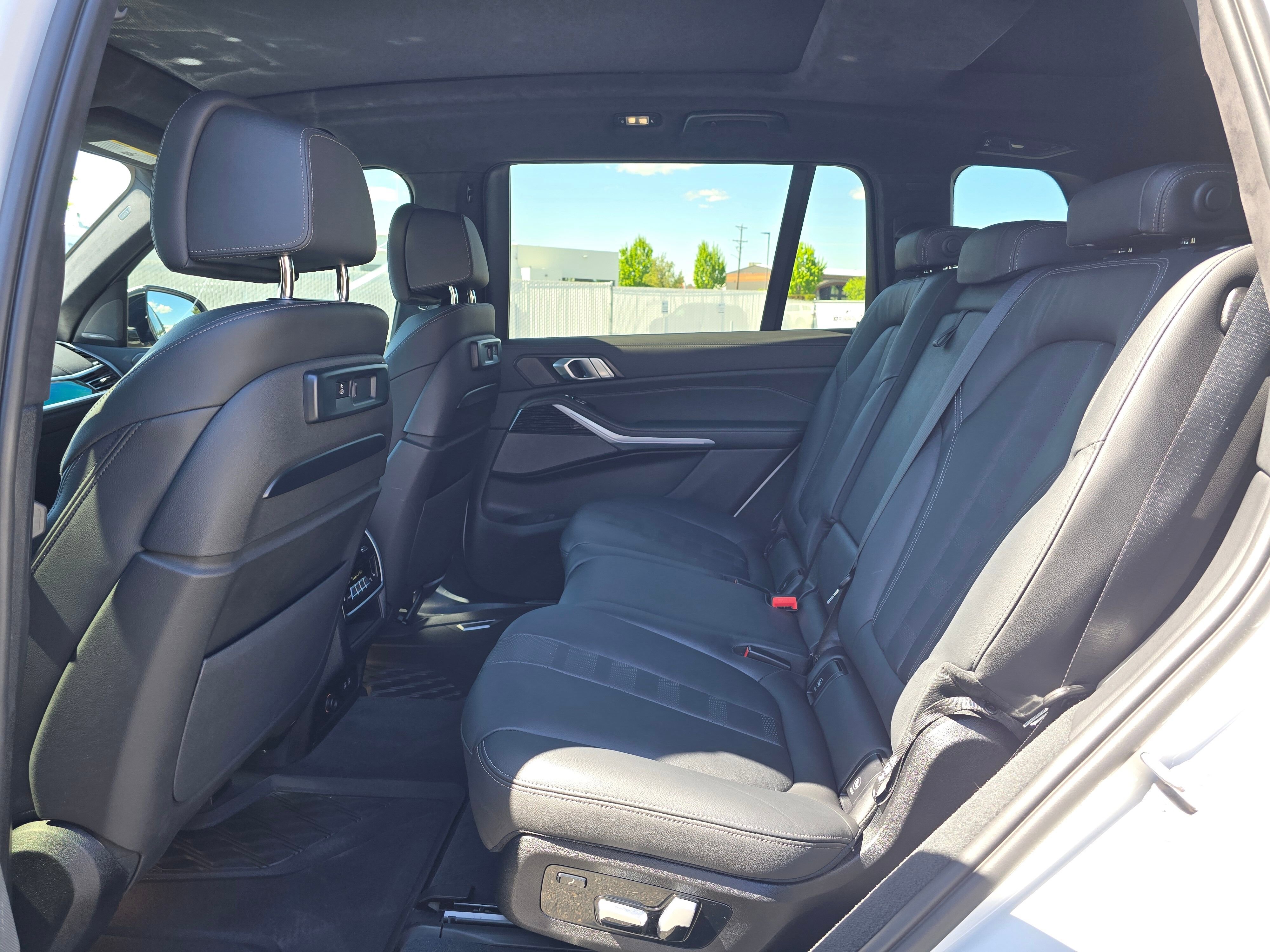 Used 2022 BMW X7 M50i AWD/4WD image 45