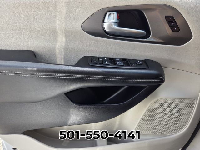Used 2024 Chrysler Pacifica Touring-L image 33