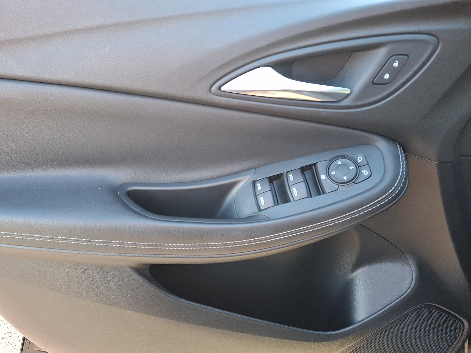 Certified 2021 Buick Encore GX Preferred w/ Cold Weather Comfort Package FWD image 12