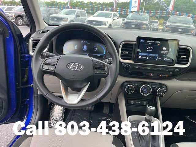 Used 2024 Hyundai Venue SEL FWD image 16