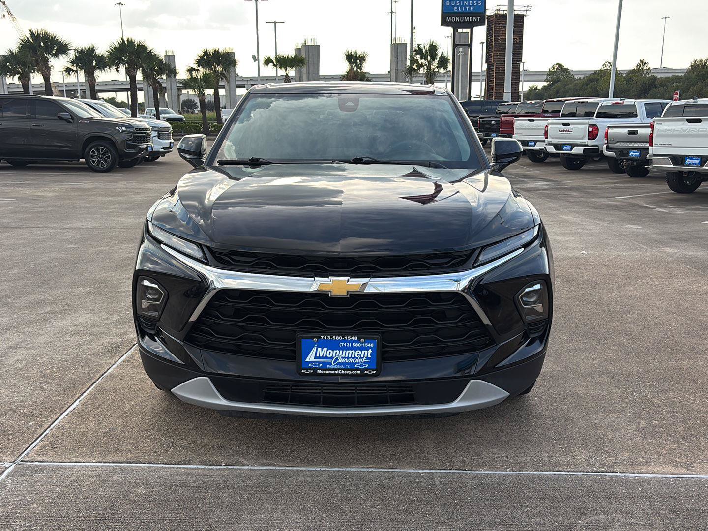 Used 2023 Chevrolet Blazer LT w/ LPO, Cargo Package AWD/4WD image 2
