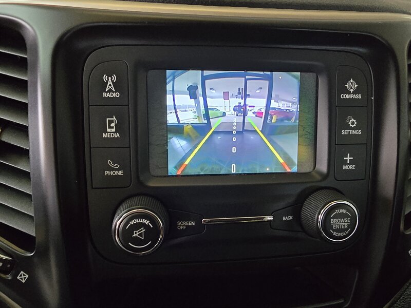 Used 2016 Jeep Cherokee Sport FWD image 21