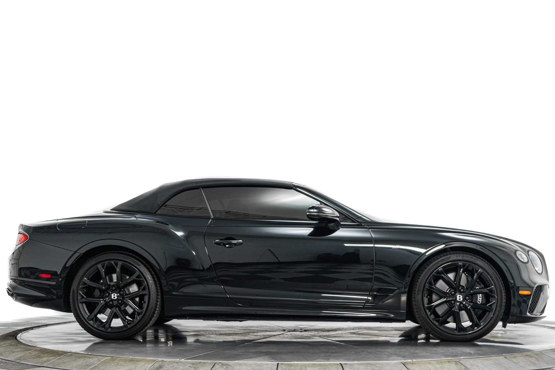 Used 2023 Bentley Continental GT V8 image 18