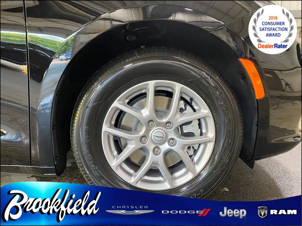 New 2026 Chrysler Pacifica Select image 9