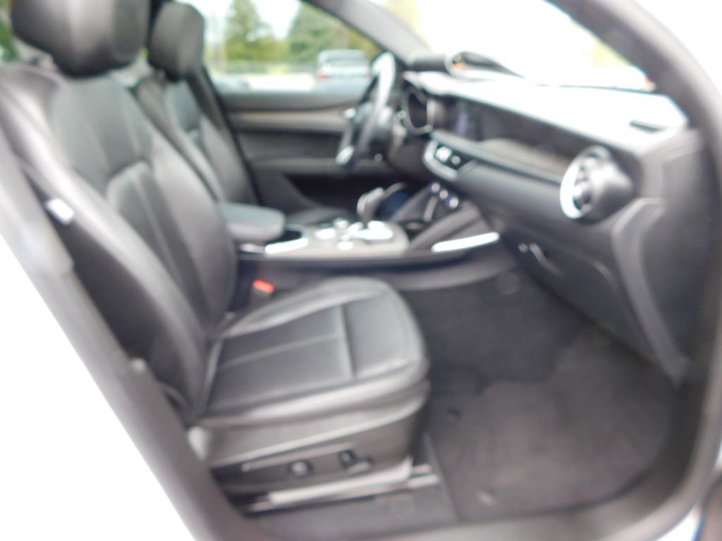 Used 2023 Alfa Romeo Stelvio Ti AWD/4WD image 18