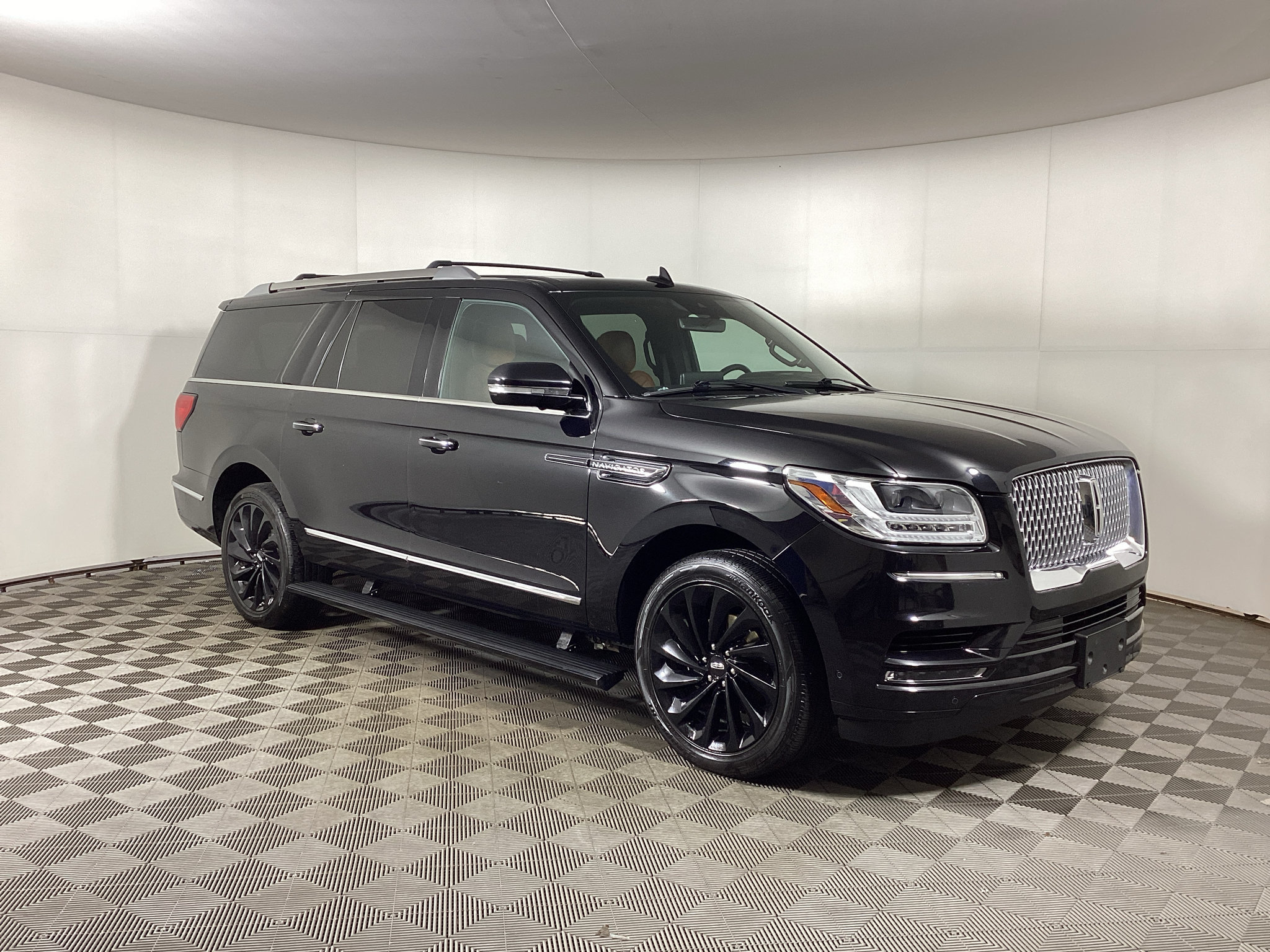 Used 2021 Lincoln Navigator L Reserve AWD/4WD image 1
