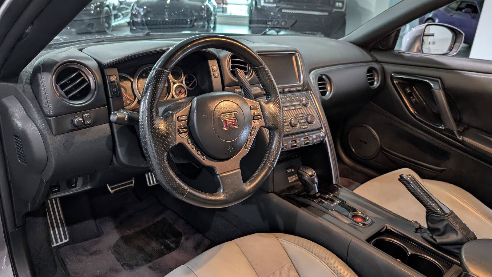 Used 2013 Nissan GT-R Black Edition AWD/4WD image 8