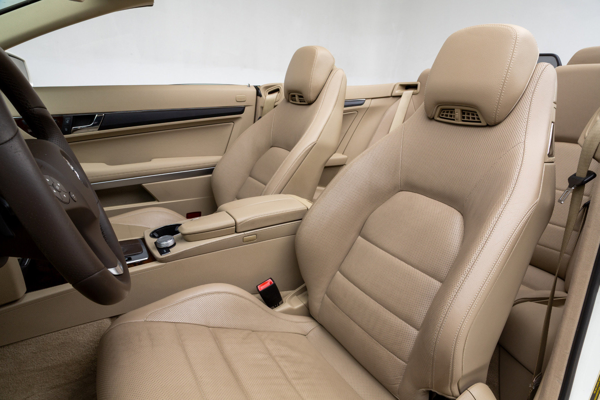 Used 2011 Mercedes-Benz E 550 Cabriolet image 3