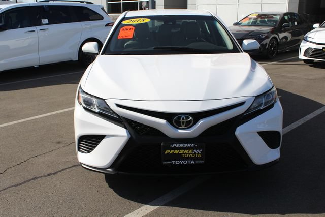 Used 2018 Toyota Camry SE FWD image 3