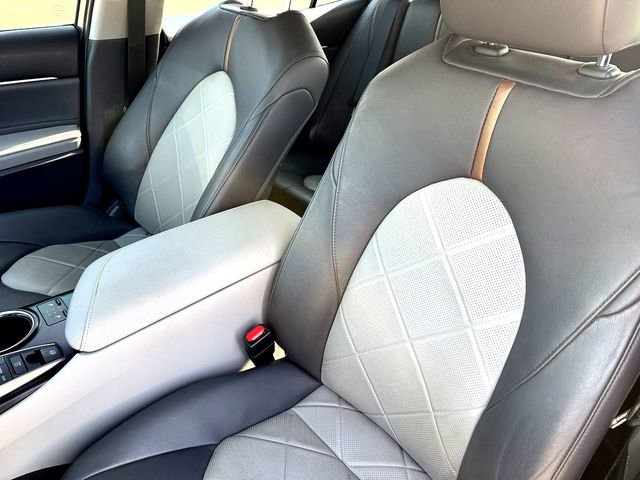 Used 2018 Toyota Camry XLE image 10