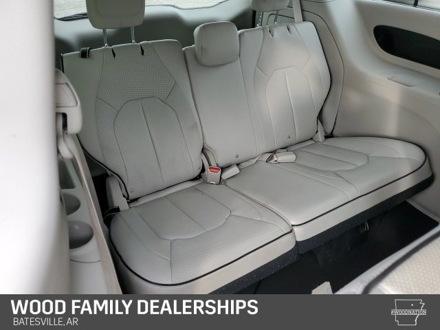 Used 2021 Chrysler Pacifica Limited w/ Uconnect Theater Family Group image 29