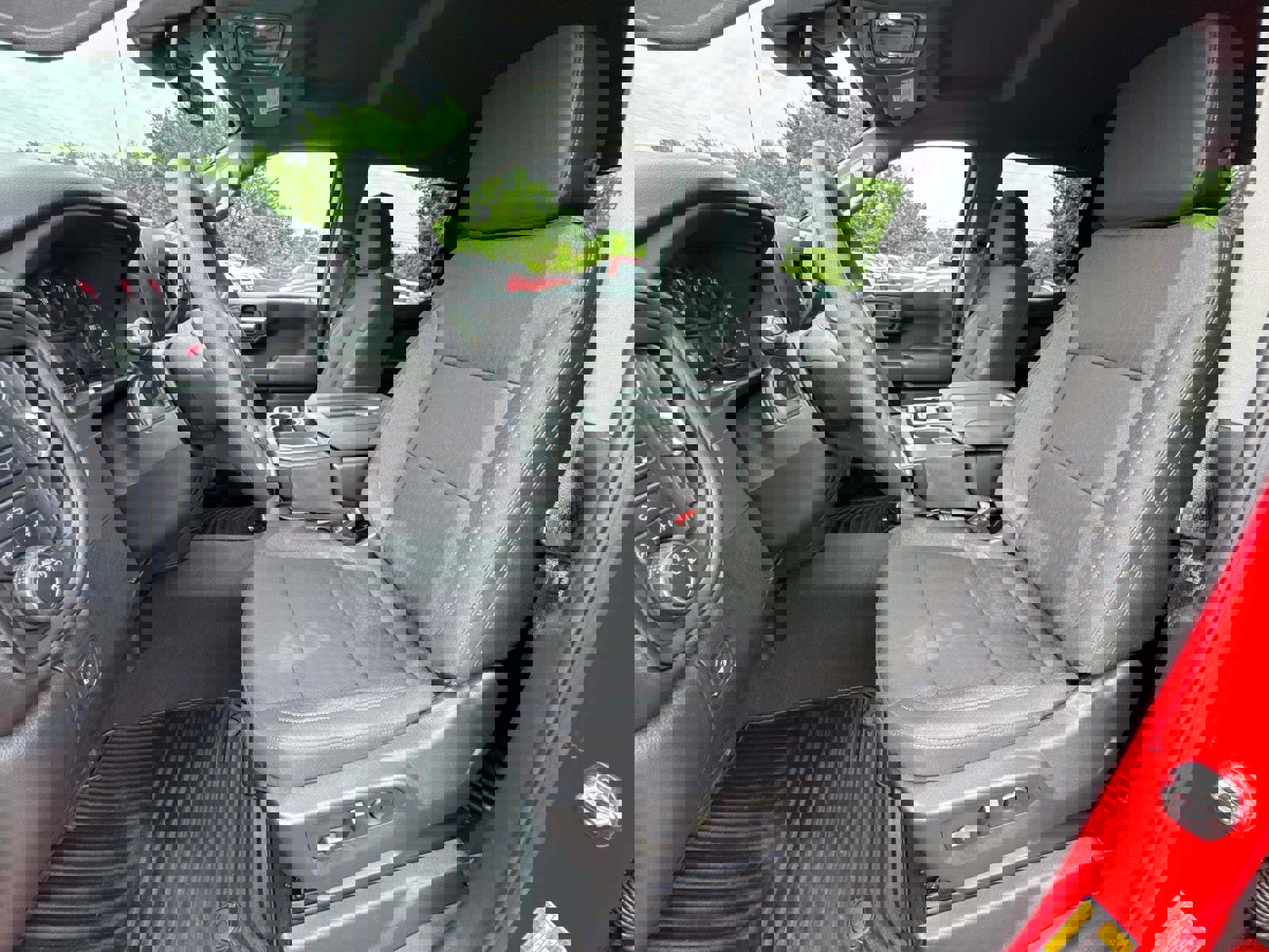 Used 2025 Chevrolet Silverado 1500 Custom image 10