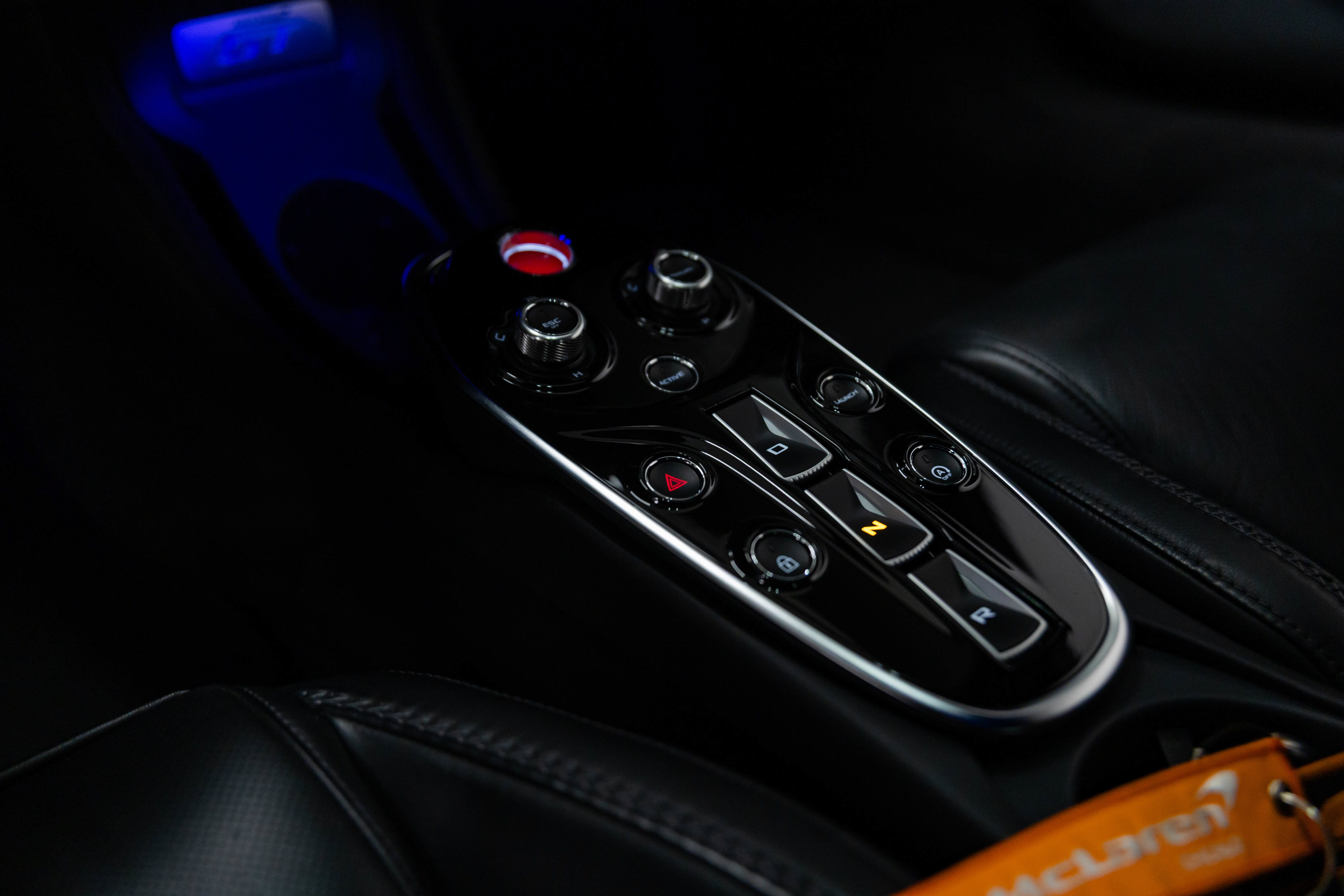 Used 2020 McLaren GT RWD image 25