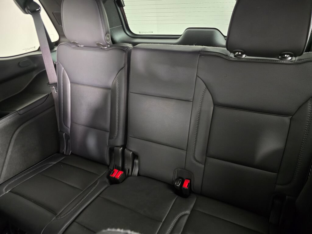 Used 2021 GMC Yukon Denali w/ Denali Ultimate Package AWD/4WD image 39
