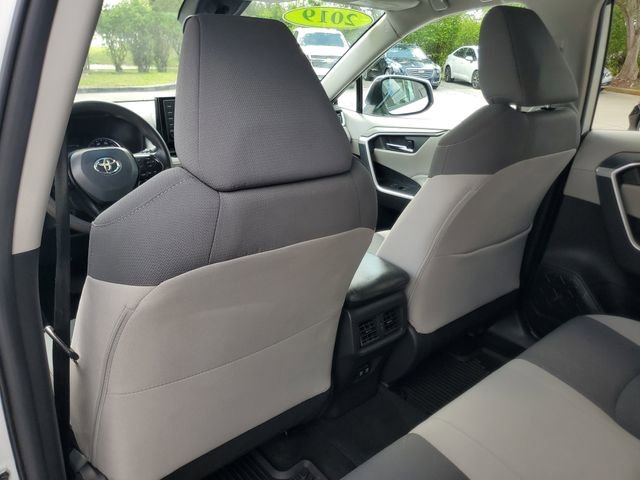 Used 2019 Toyota RAV4 XLE FWD image 9