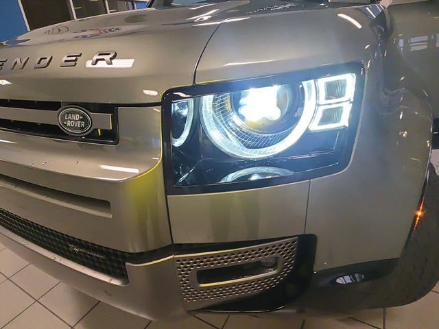 Used 2023 Land Rover Defender 110 X-Dynamic SE image 28