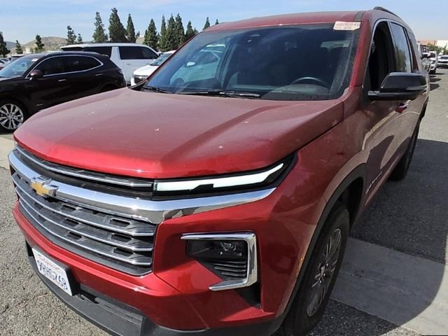 Used 2024 Chevrolet Traverse LT image 3