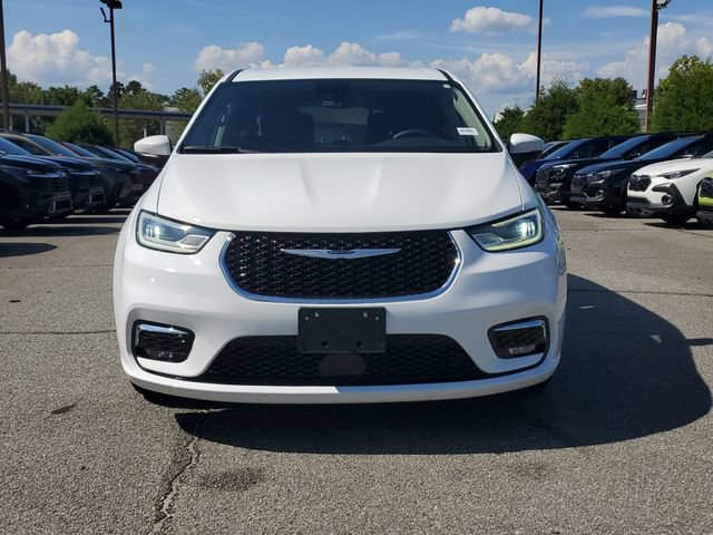 Used 2023 Chrysler Pacifica Touring-L FWD image 2