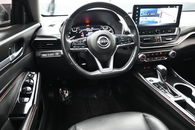 Used 2023 Nissan Altima 2.5 SR w/ SR Premium Package FWD image 13