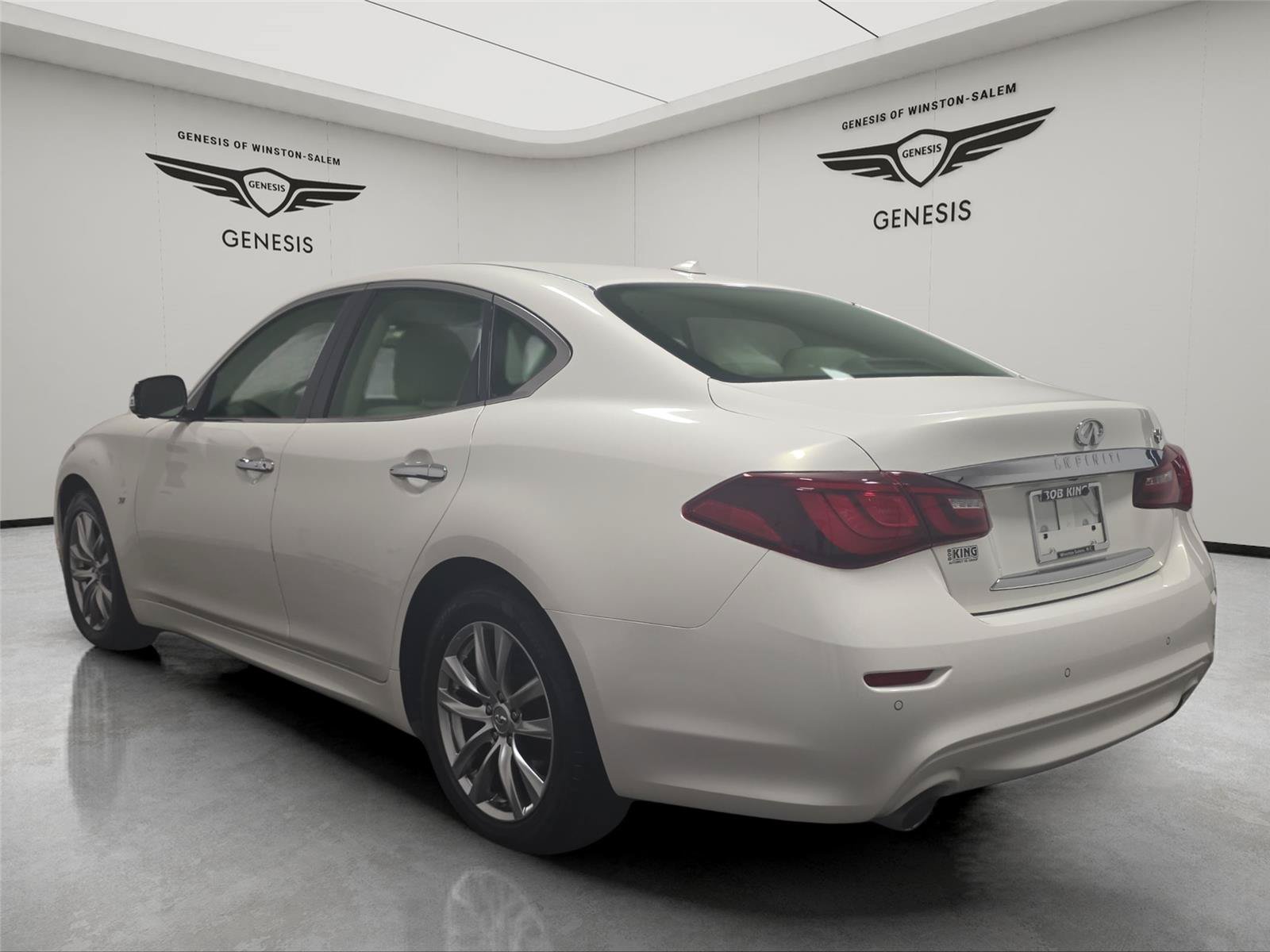 Used 2015 INFINITI Q70 3.7 w/ Technology Package RWD image 3